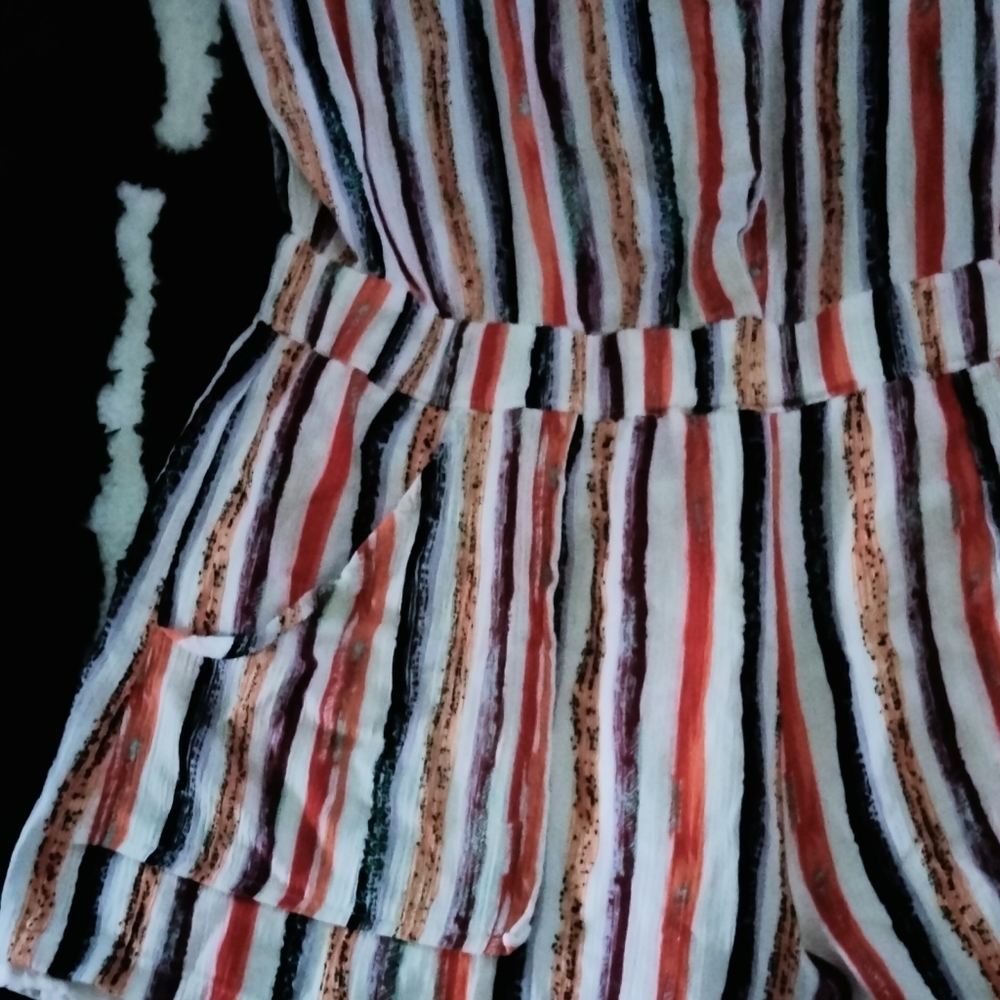 Davi & Dani (Size M) Multicolor Stripe Print Butt… - image 3